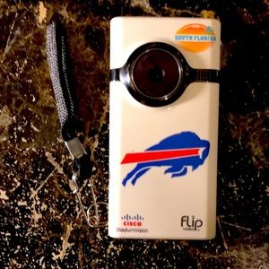FLIP F46OW MinoHD 4GB  Camcorder, Records 60 Minutes Plus Bonus Free Flip Unit